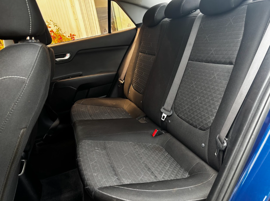 KIA Rio Atrás 20